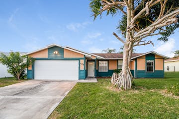 425 NW 4th St Cape Coral, FL 33993
